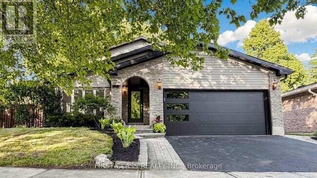 Photo - 2337 Devon Rd