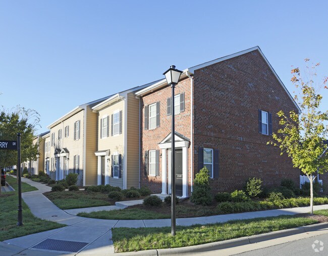Charleston Row Townhomes For Rent in Pineville, NC
