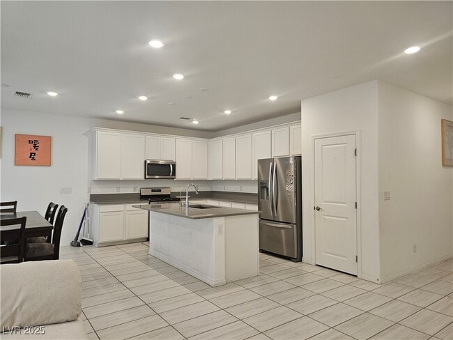 Photo - 8033 Adelaide Hls St