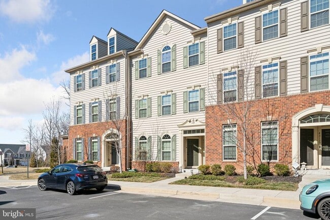 Photo - 42116 Piebald Square