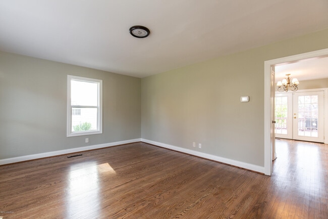 Photo - 4022 Gloucester Rd