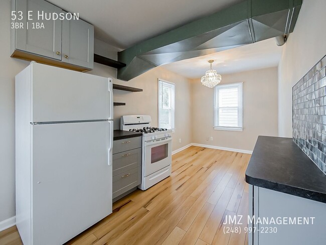 53 E Hudson Ave