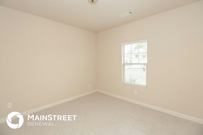 Photo - 35 Michelle Wy