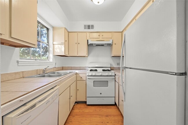 Photo - 419 Marshall St Unit 11