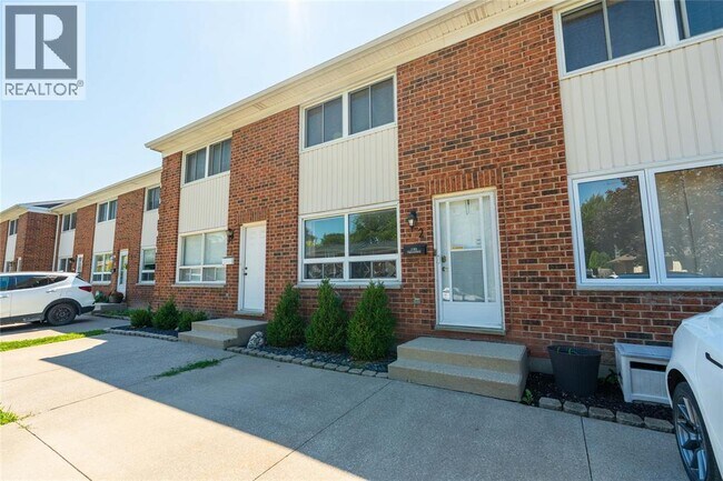 Photo - 301 Edgewood St