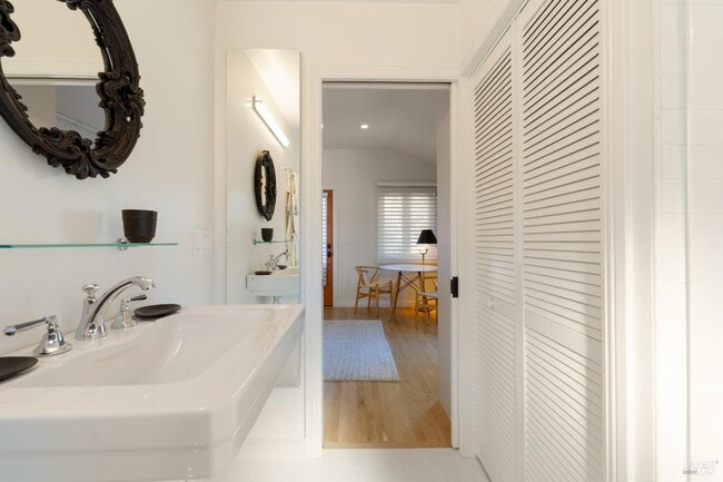 Photo - 291 W Thomson Ave