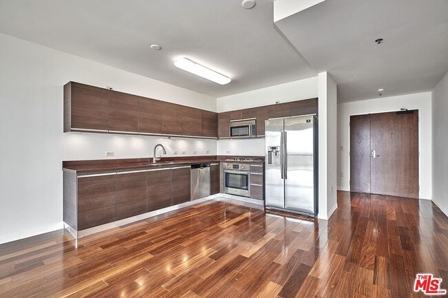 Photo - 3785 Wilshire Blvd Unidad 1909 Rental