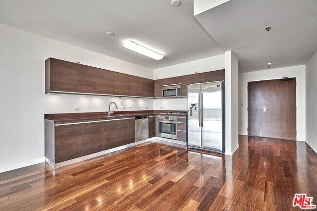 Building Photo - 3785 Wilshire Blvd Unit 1909 Rental