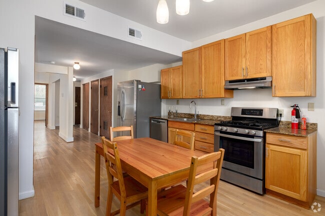 2E 3BR, 1BA - 1,300SF - Kitchen - 6273 Delmar Blvd