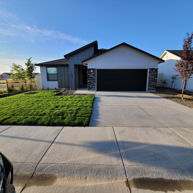 Front View - 11823 W Meadowbreeze St House