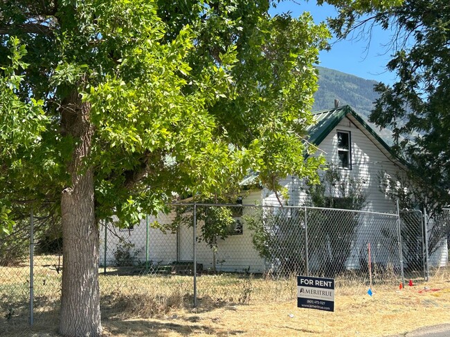 3 Bedroom 1 Bathroom Home in Salem w/ Hors... - 3 Bedroom 1 Bathroom Home in Salem w/ Hors...