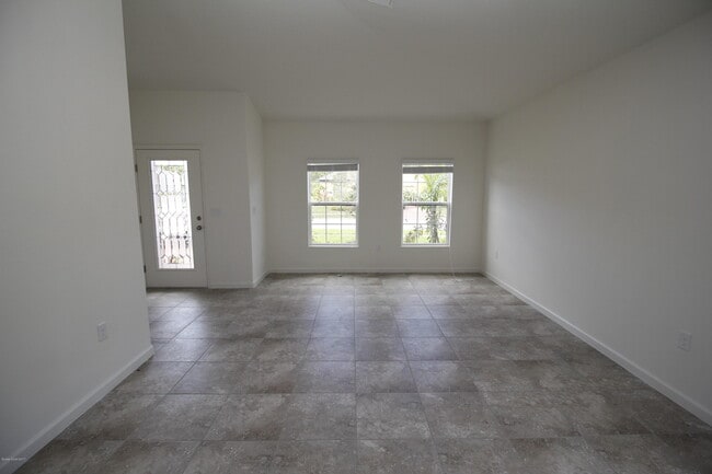 Photo - 561 Dillard Dr SE