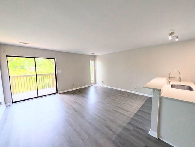 Photo - 3065 Huntleigh Dr