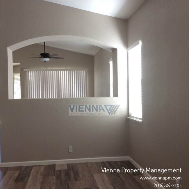 Photo - 1096 Rudgwick Dr