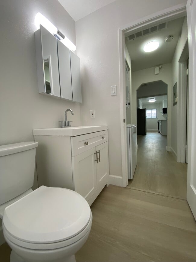 Photo - 143 W Reed St