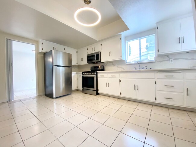 Building Photo - M Cypress Unit 520