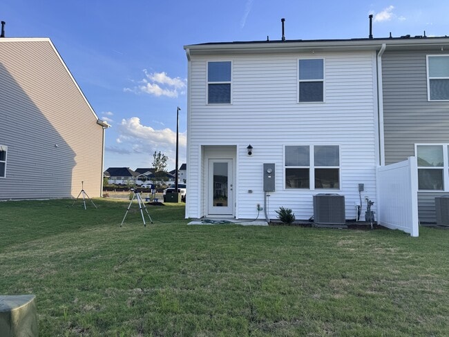 Photo - 370 Freestall Dr