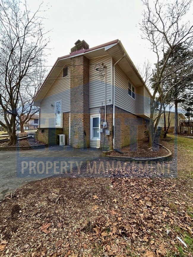 Photo - Three bedroom home w/ two bonus rooms!