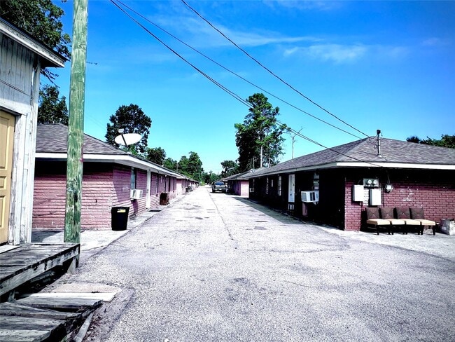 Photo - 1825 W Little York Rd Unidad many