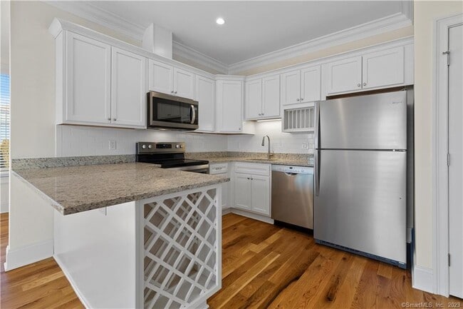 Photo - 73 W Main St Unidad 5