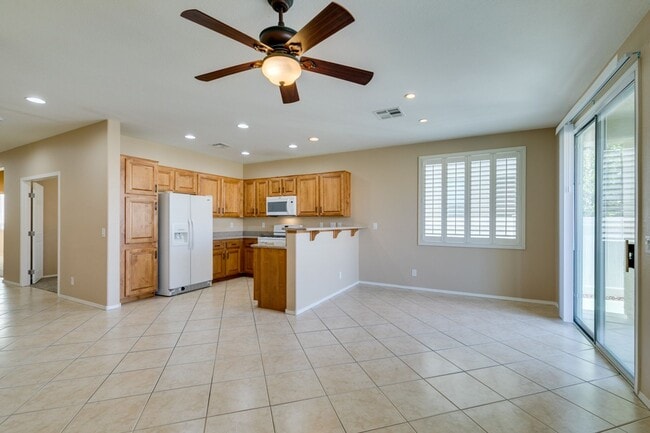 Building Photo - 6290 Majestic Hills Ave