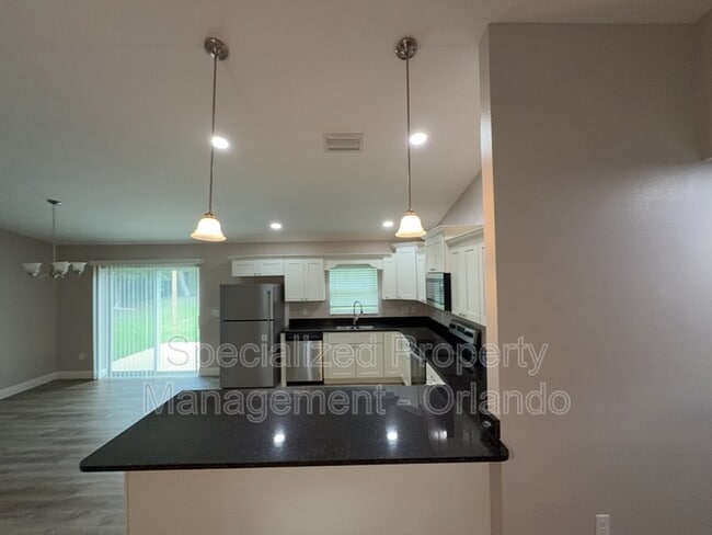 2854 W Edison Pl