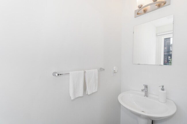 Photo - 1203 163 St SW