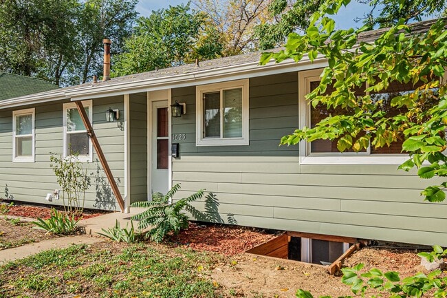 Building Photo - Affordable 4BD, 2BA East Denver Home