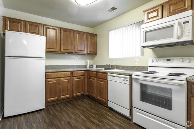 Townhouse - 1 BR, 1.5 BA - Somerset at Towson Apartments