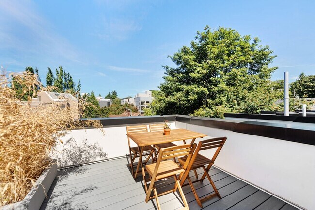 Photo - 422 10th Ave E Unit SI ID1035863P