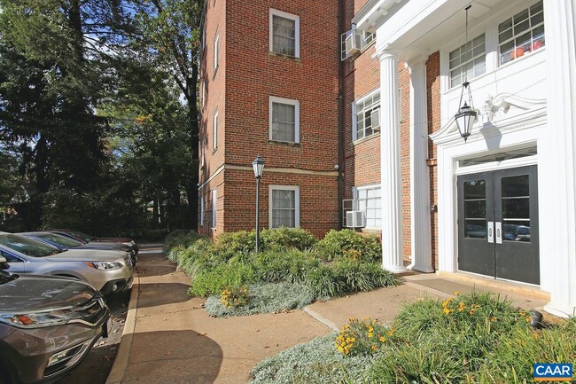 Photo - 32 University Cir Unit 1