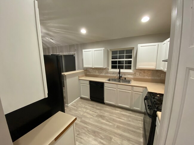 Photo - 280 Bridgestone Ln