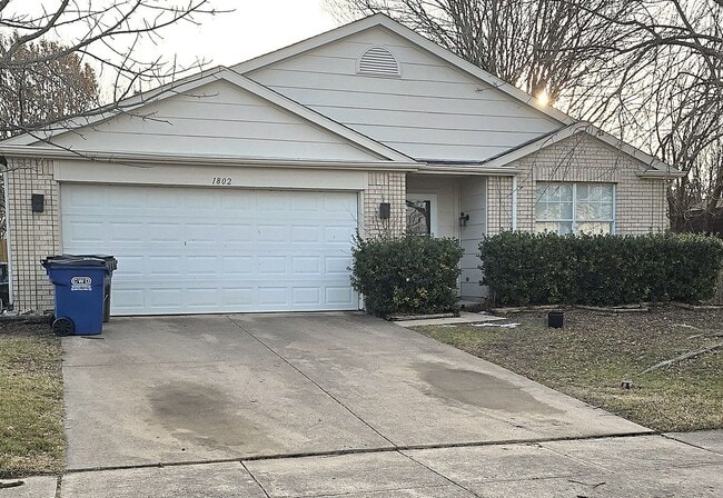 Building Photo - 1802 Berkley Dr