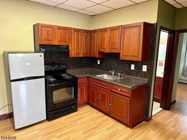 Photo - 75 Bloomfield Ave