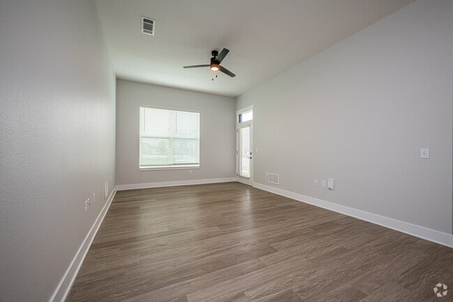 2BR, 2BA - 1,170SF - Living Room
