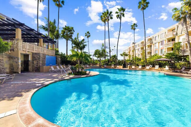 Photo - 999 N Pacific St Unidad ID1382141P