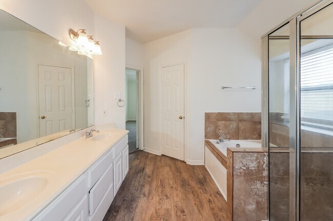 Photo - 1331 Blackheath Ct