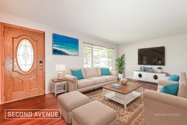 Photo - 382 Collins Dr