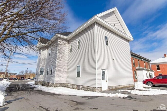 Building Photo - 156 Sterling St Rental