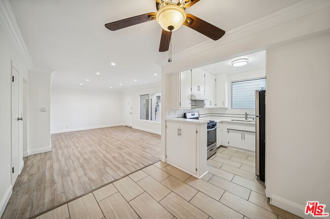 Building Photo - 1215 Hayworth Ave Unit 104