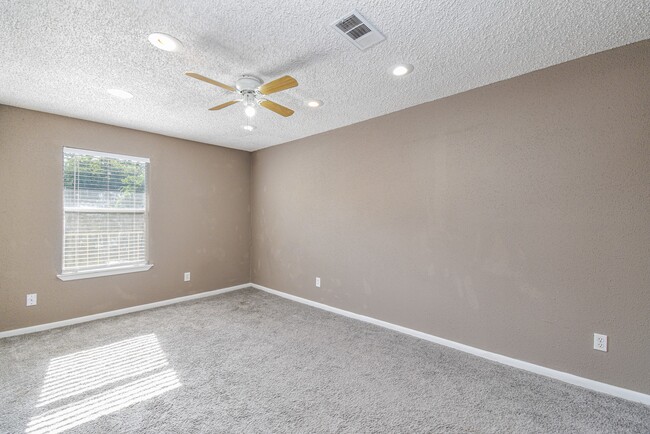 Photo - 2011 Spenwick Dr Unit True