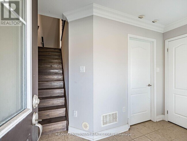 Photo - 6020 Derry Rd