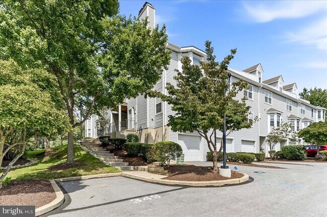 347 Huntington Ct