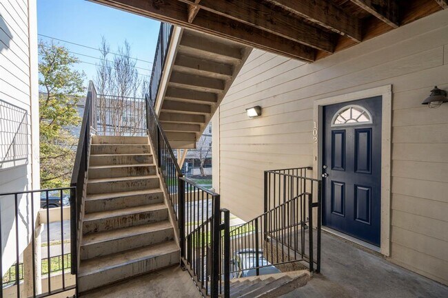 Photo - 1100 W 25th St Unit 101