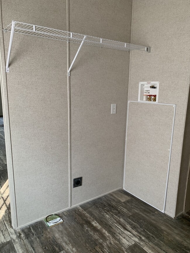 Photo - 325 Belew St