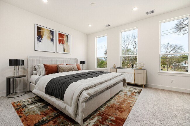 Photo - 747 Dumble St