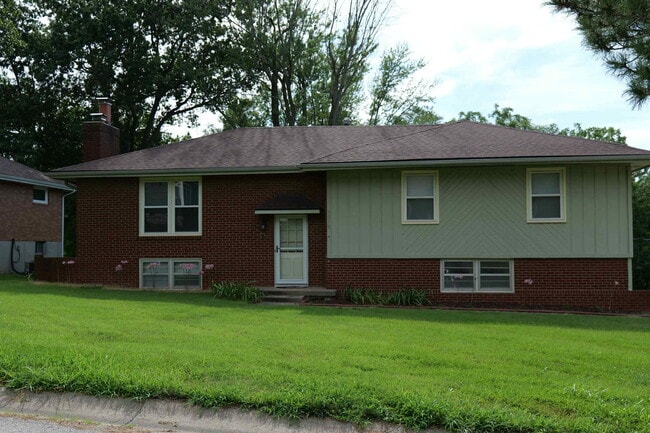 Building Photo - 5018 Rosehill Dr