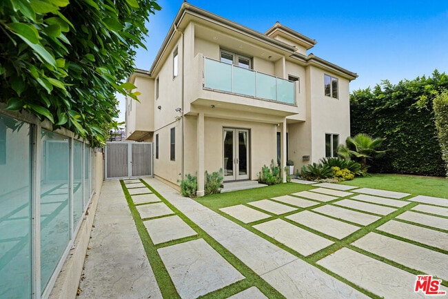 Building Photo - 841 N Crescent Heights Blvd Rental