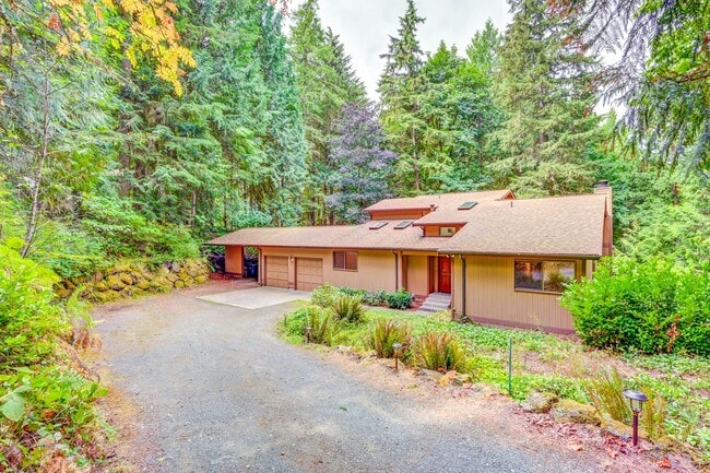Building Photo - Great Home Tucked Away in Mirrormont on Tiger Mountain