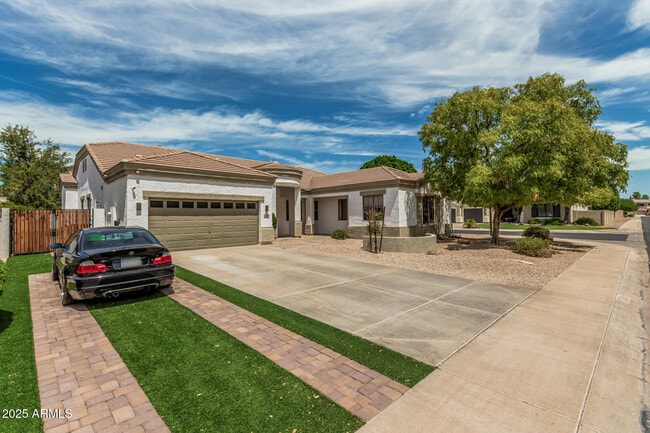 Photo - 3000 E Parkview Dr